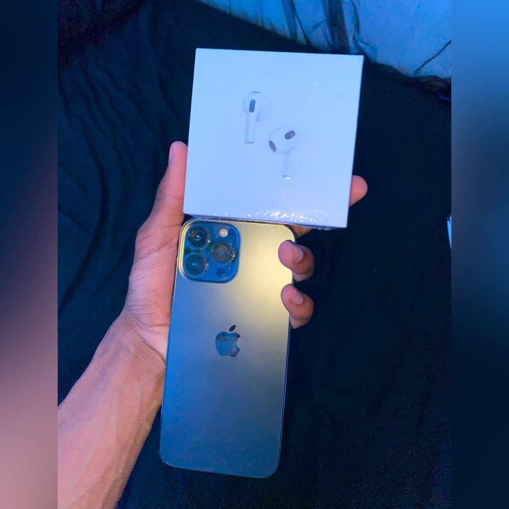iPhone 13 Pro,cameras that’s why I’m selling it for 400$ phone/AirPod 500$